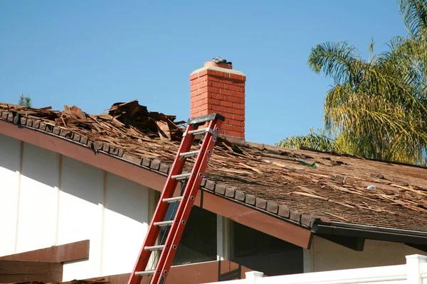 The Importance of Hiring Roof Repair Contractors