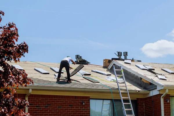 Comparing Roof Replacement Contractors in Roscoe