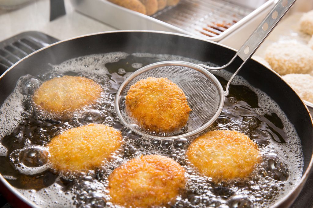 Training Staff on Correct Fryer Oil Change Frequency Matters